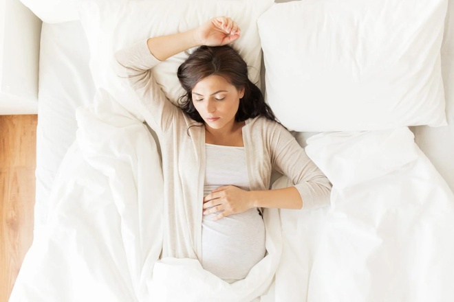 Tư thế nằm ngủ an toàn cho thai phụ