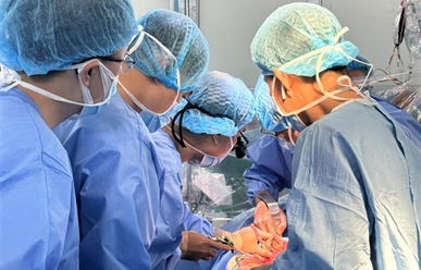 Tiểu ra máu, đi khám phát hiện khối u thận có chồi bướu lan sát tim