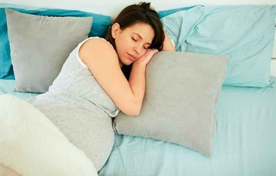 Tư thế nằm ngủ an toàn cho thai phụ