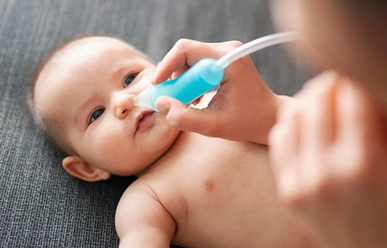 Bé tuổi nào có thể hút mũi?