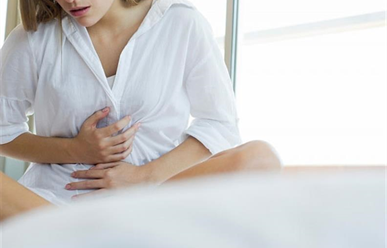 Xuất huyết và đau bụng sau sảy thai tự nhiên có sao không?